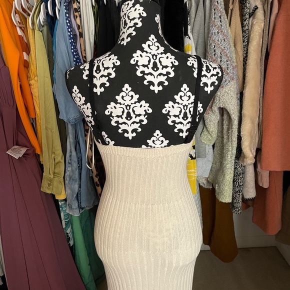 Elegant Cream Ribbed Maxi Dress - Picture 3 of 4